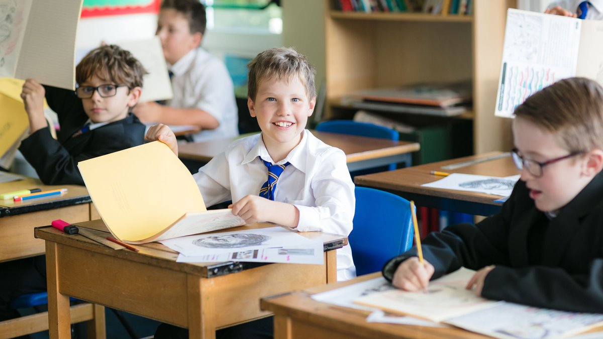 to Moon Hall, Reigate Moon Hall School